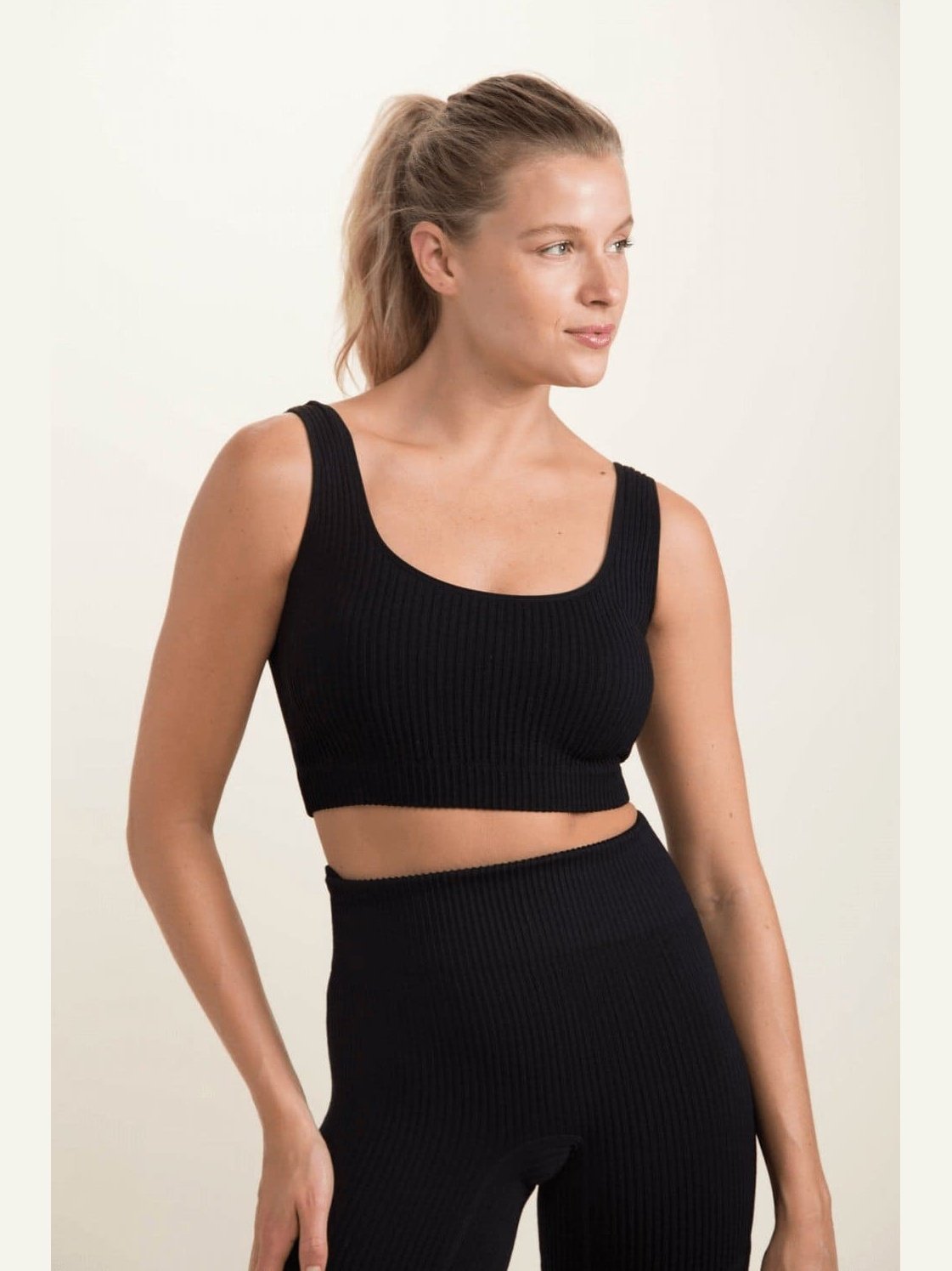 Ribbed Seamless Sports Bra - BKFJNY