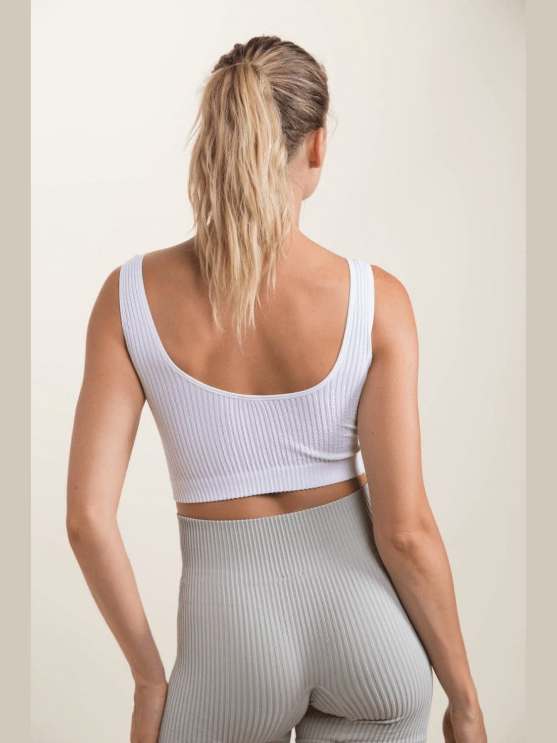 Ribbed Seamless Sports Bra - BKFJNY