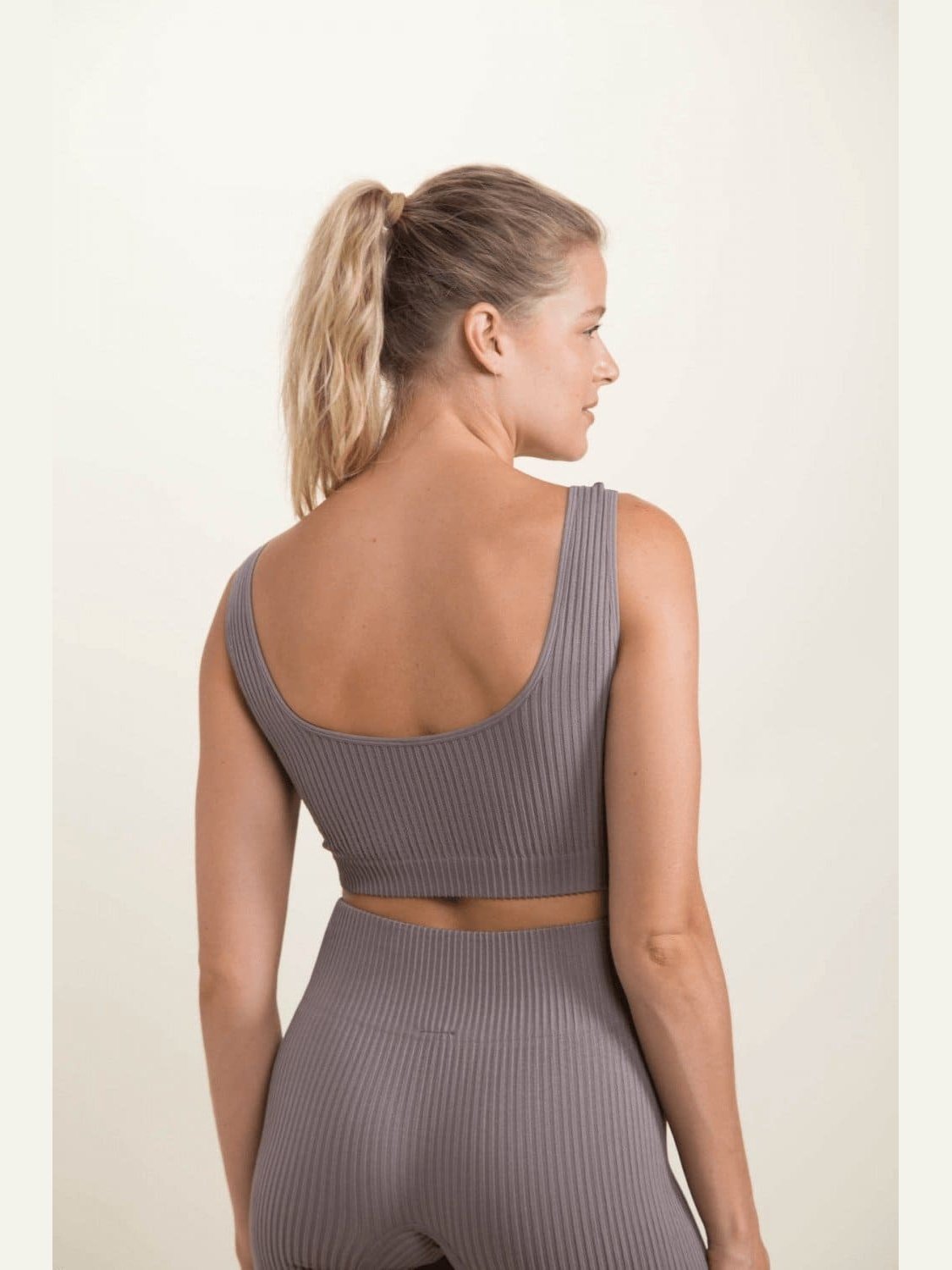Ribbed Seamless Sports Bra - BKFJNY