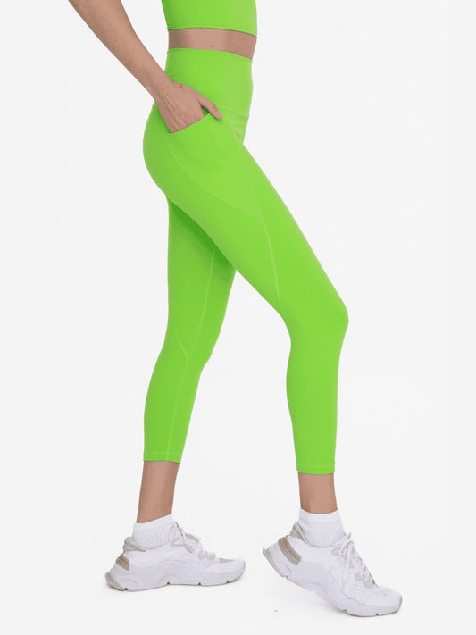 Amber Pocketed Capri Leggings - BKFJNY