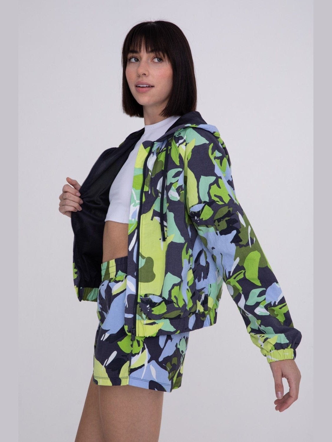 Bold Tropical Print Active Jacket - BKFJNY