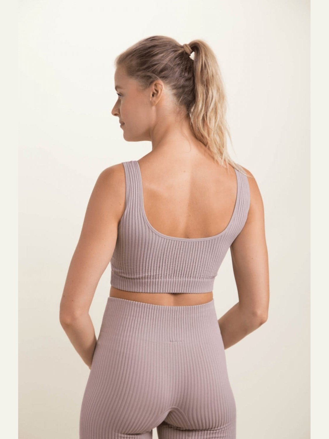 Ribbed Seamless Sports Bra - BKFJNY