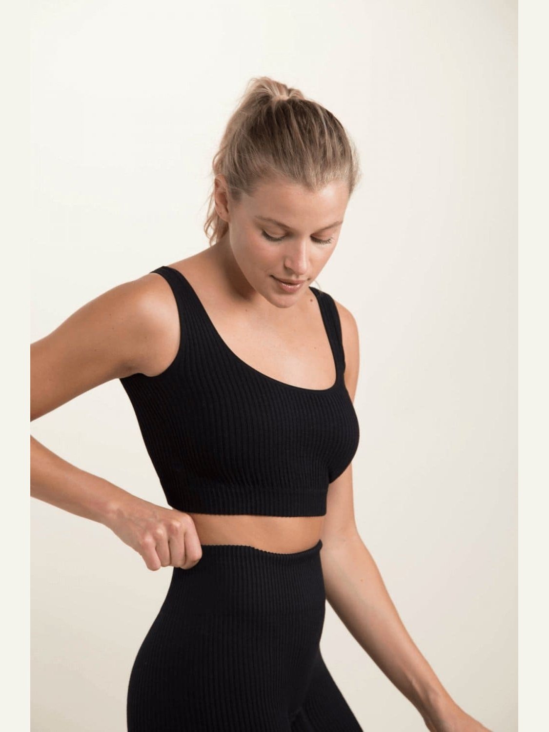 Ribbed Seamless Sports Bra - BKFJNY